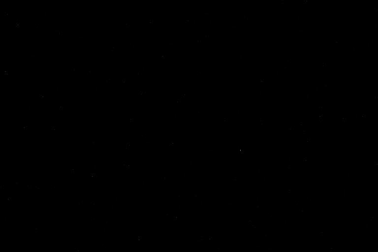 noir30s.fit
2 images de calibration. Un pixel "très chaud" bave sur mon
KAF400.